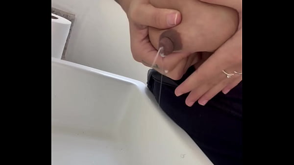 Nonton Ajudei Minha Amiga Antes Da Gravar A Tirar Leite De Seus Peitos Lindos ' Lacta&ccedil;&atilde;o Da Novinha ' Tomei O Leite De Peito thumbnail