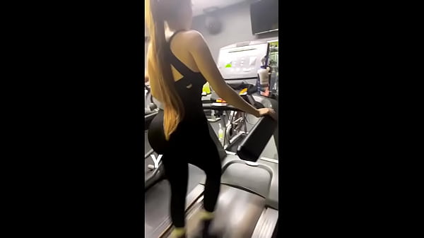 Gran Traseron haciendo ejercicio en el gimnasio 