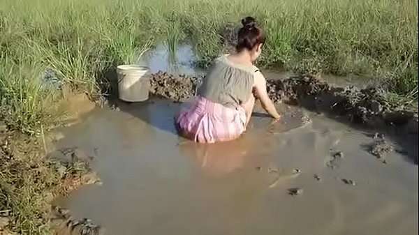 Nonton Girl In Pink Skirt Mud Crawling thumbnail