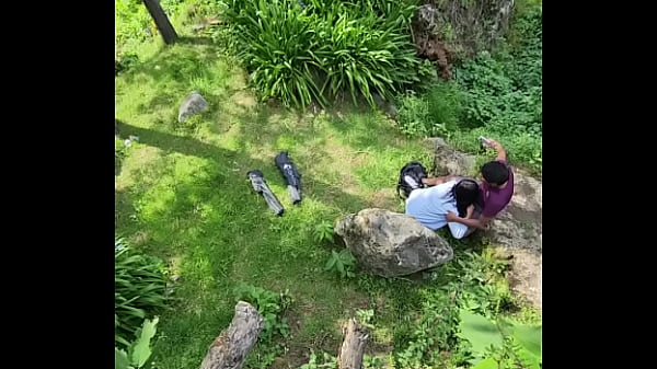 Pareja captada haciendo sexo oral en p&uacuteblico en un cerro
