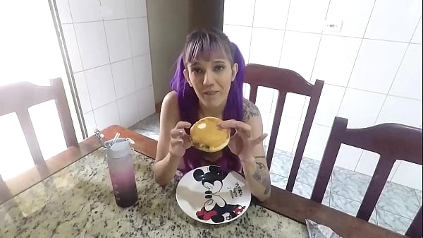 Food Fetish – Eating a burger through the ass