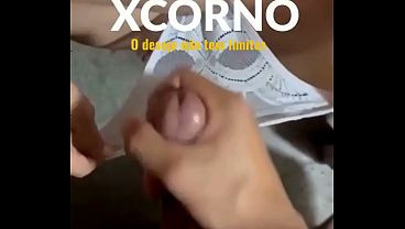 Novo desejo do meu corno, todo dia algu&eacute_m tem que gozar na minha calcinha pra eu chegar em casa