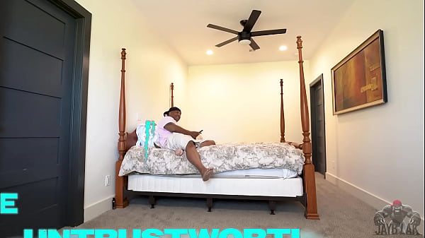 Nonton The Untrustworthy Roommate thumbnail