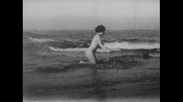 Nonton Girl And Woman Nude At The Beach And In The Hills (1943) thumbnail