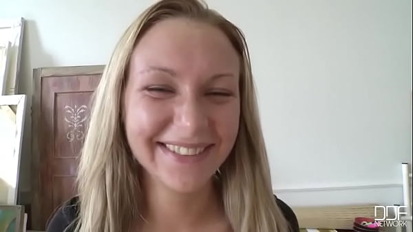 Nonton More Of The Perfect Girl thumbnail