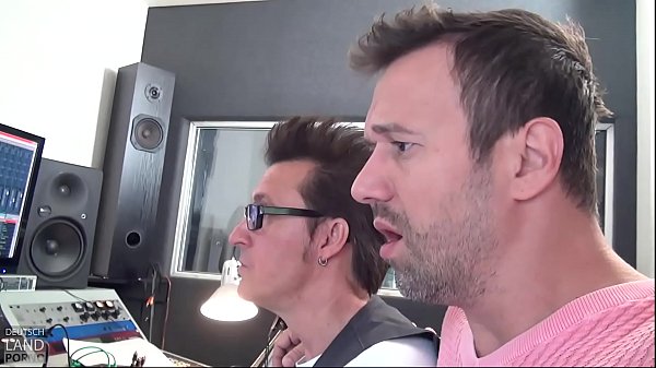 Nonton Conny & Titus Treffen Sich Im Studio Um Eine Stimmprobe Von Tamy Lou Zu H&ouml;ren thumbnail