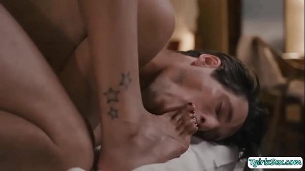 Hunk Guy Tony Orlando Gets Injured Playing Hockey And He Agrees To Go Get A Massage From His Faovrite Transsexual Masseuse Jessica Foxx. thumbnail