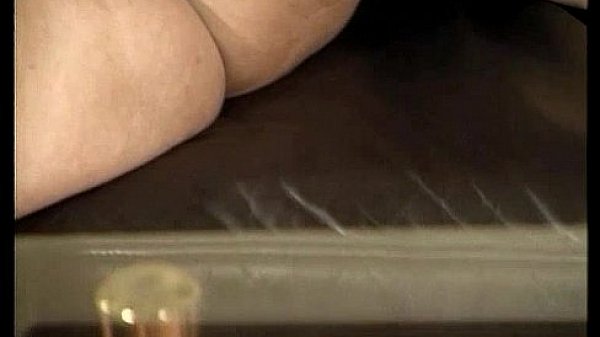 Granny Pissing thumbnail