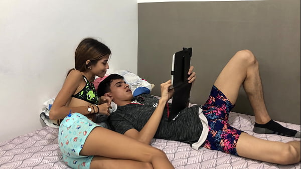 Hermanastra Puta Quiere Que Me La Folle Con Mi Gran Polla Por Su Vagina thumbnail