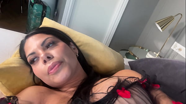 Me masturbo y me meto el dildo en mi co&ntilde;o keshaortega