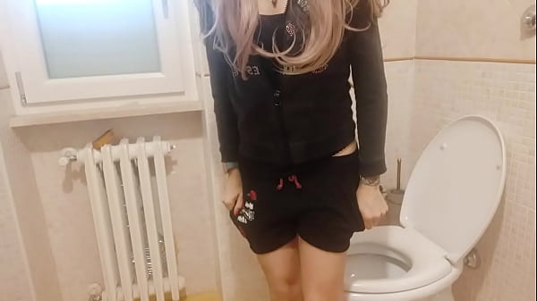 my fartin'hot mom on the wc