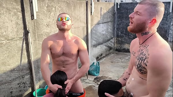 Os Pedreiros Fodendo O Casal No Pelo thumbnail