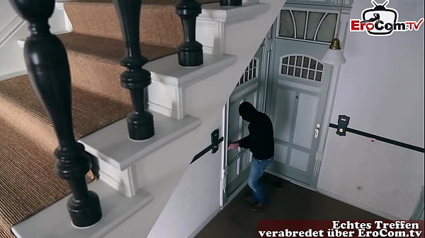 Deutsche Frau Bei Selbstbefriedigung Erwischt Und Dann Direkt Feucht Gebumst thumbnail