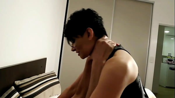 Uno De Los Dos Maridos De Mi Hermanastra Me Recoje El Culo Hasta Hacerme Acabar Varias Veces Por La Plata Del Taxi Me Lleve Mis Orgasmos Su Leche Y La Plata .... thumbnail