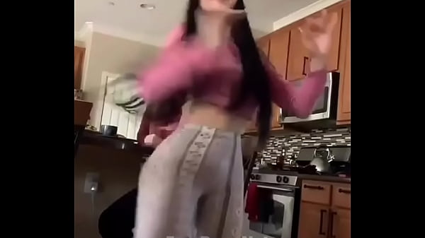 Nonton H. Malcriada Baila Delante De Su Madre Quien Solo Sonrie thumbnail