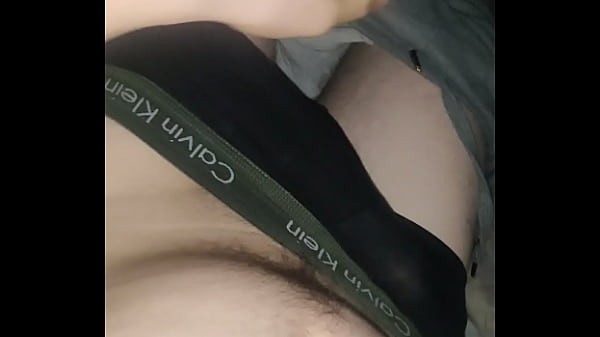 Je me montre en solo avec mes g&eacute_missements de salope [18ans]