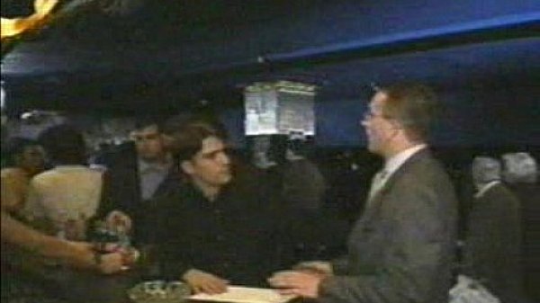 Nonton Showgirls thumbnail