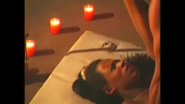 Negra por polic&iacute_a en garaje