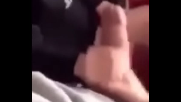 Nonton Mamada Y Hace Una Paja En P&uacute;blico thumbnail