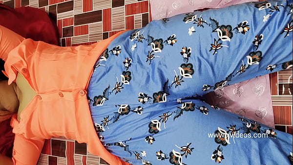 Nonton Bhabhi Bathing Pussy Saving Panty Change thumbnail