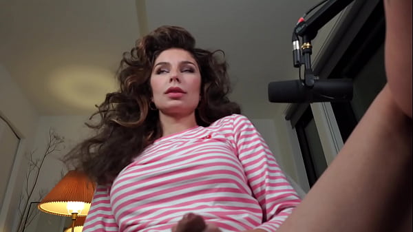 Beautiful Shemale Masturbates On Stream thumbnail