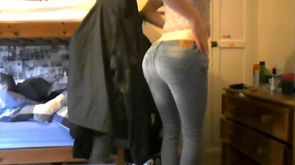 Teen Crossdresser In Tight Jeans thumbnail