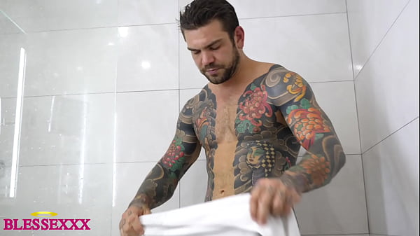 Masturbation In The Shower By A Straight Men thumbnail