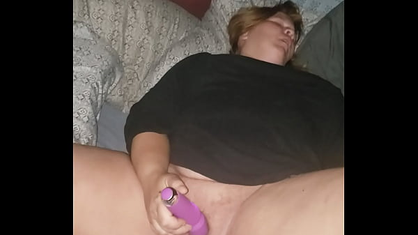 Nonton Horny Masterbating thumbnail