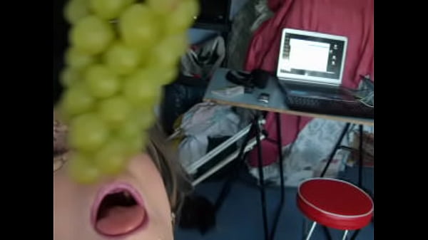 Liane et le raisin vert