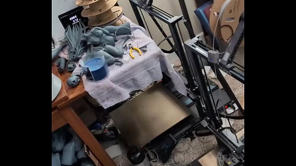 This Size Model Is Destroying My Hands thumbnail