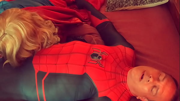 Mature Cosplay Supergirl Blows Spiderman thumbnail