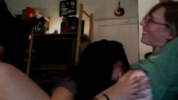 Nonton Milfs Doing Crazy Things On Webcamsebcams thumbnail