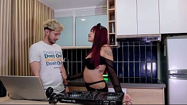 Nonton I End Up Fucking A New Dj In Exchange For Giving Her Private Lessons thumbnail