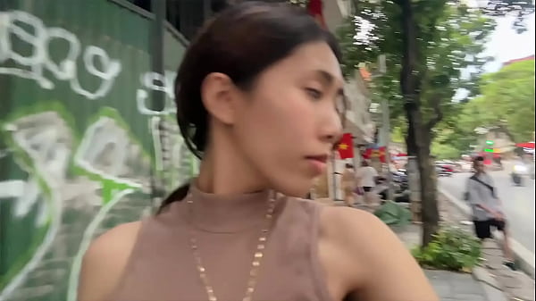 Nonton Stranger Man Following Me And This Happened thumbnail