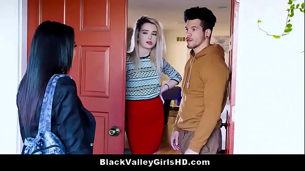 Horny mixed race babe fucks well hung white guy 