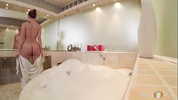 Nonton Beauty4k.com - Lady Bug - Hot Bath Sex After My Stupid Joke thumbnail