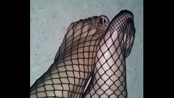Nonton Modeling My Feet With Tights thumbnail