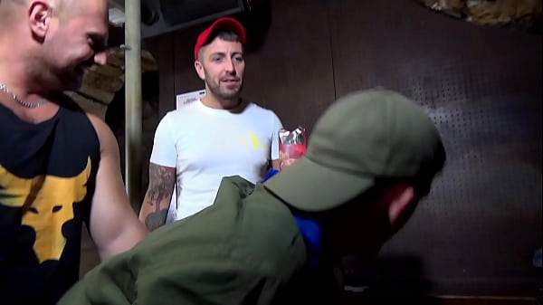 Teaser | Jeune Scout Bais&eacute; Comme Une Chienne Par Deux Masters &agrave; Grosses Bites thumbnail