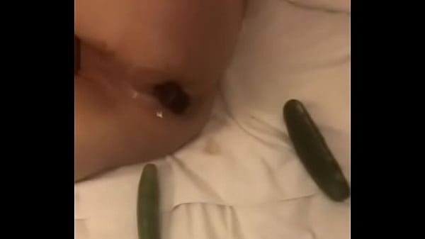 Insertando un auricular de tel&eacutefono fijo en mi ano