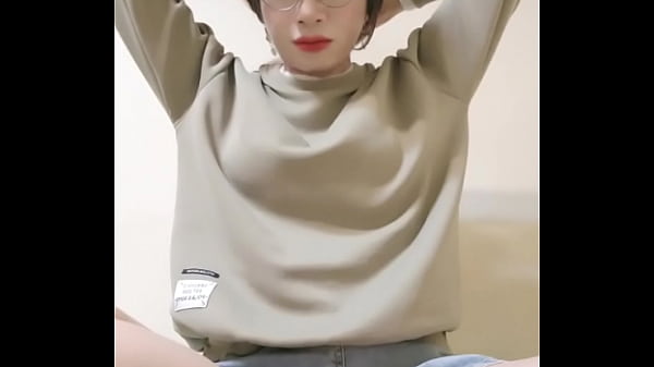 Play MP4 - 【伪娘】口交假屌，手冲高潮