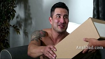 Unpacking My Step Dad's Cock- Hunter Vance, Luca Knight 