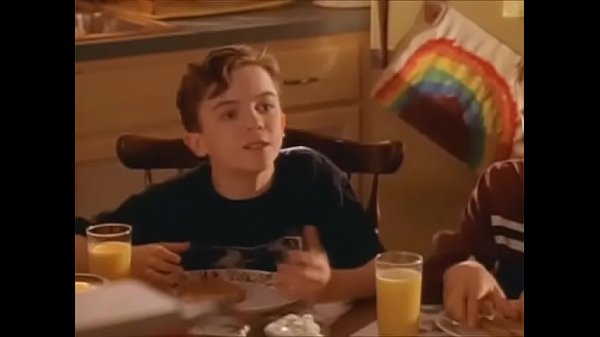 Nonton Malcom Piloto Episodio thumbnail