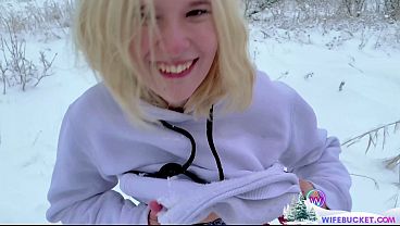 Nonton Happy Holidays With A Jolly, Snowy And Cozy Winter Holidays Sex Video From This Cute Young Couple And Wifebucket :d thumbnail