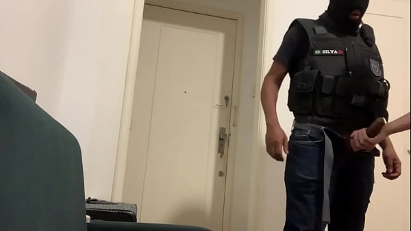 Dotado Vigilante Do Mercado Foi Convidado Pra Tomar Uma Cerveja Ap&oacute;s O Expediente #1 Assista Completo No Red thumbnail