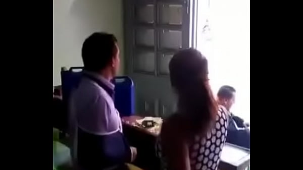 Mi Hotwife Me Lo Chupa Detras De La Vitrina thumbnail