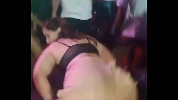 gostosa dancando