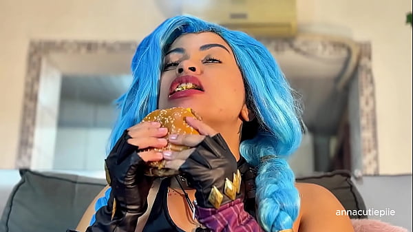 Jinx cosplay eating mcdonald&rsquo;s with burps and belly noises