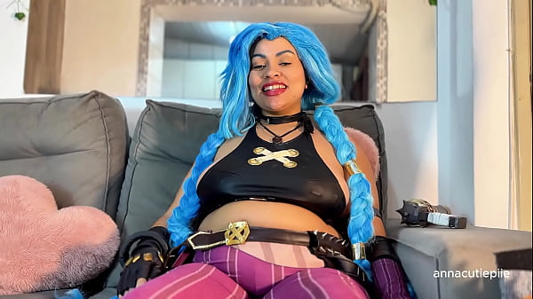 Nonton Jinx Cosplay Eating Mcdonald&rsquo;s With Burps And Belly Noises thumbnail