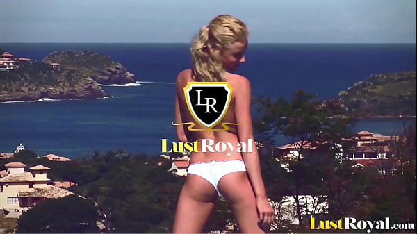 Nonton Spectacular Fuck On The Beach thumbnail