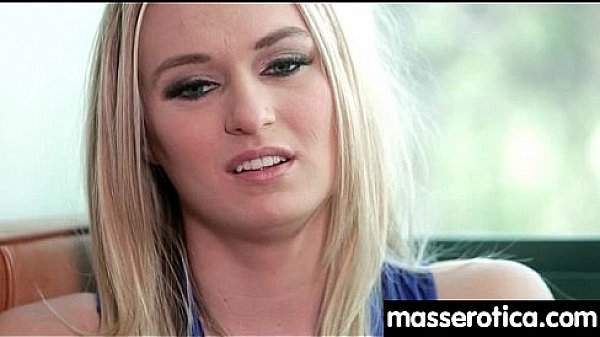 Nonton Massage Therapist Giving Her Patient Some Unknowing Love 6 thumbnail